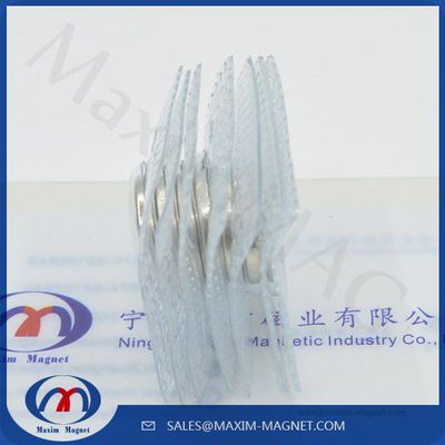 China Imán monopolo Imán de ropa de PVC Coser en imán proveedor