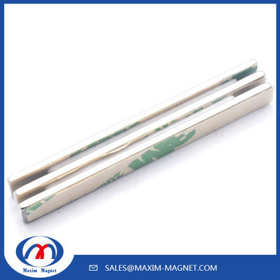 China Bloque magnético de NdFeB del uso de la oficina con el papel auto-adhesivo de 3M proveedor