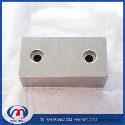 China Bloque magnético del neodimio con los agujeros proveedor