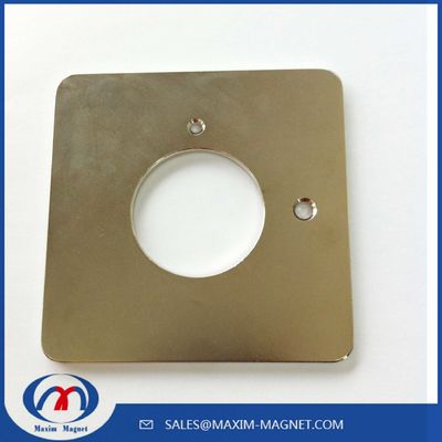 China Imanes de encargo del neodimio con los agujeros hechos del Neodimio-hierro-boro proveedor