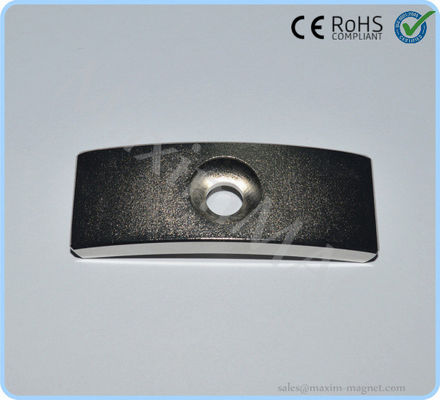China Imanes arqueados de alta calidad del neodimio de NdFeB con el agujero avellanado proveedor