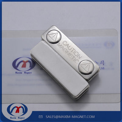 Tipo de acero insignia de nombre magnética proveedor