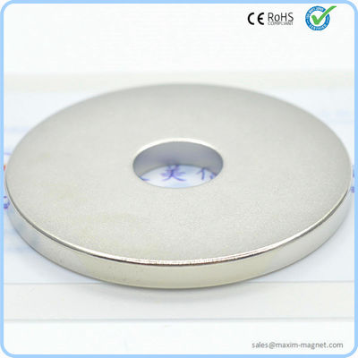 Disco del imán del neodimio con el agujero proveedor